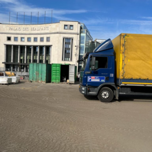 A9 truck levert in Franstalig België met zeilenwagen