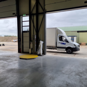 A9 warehouse met truck